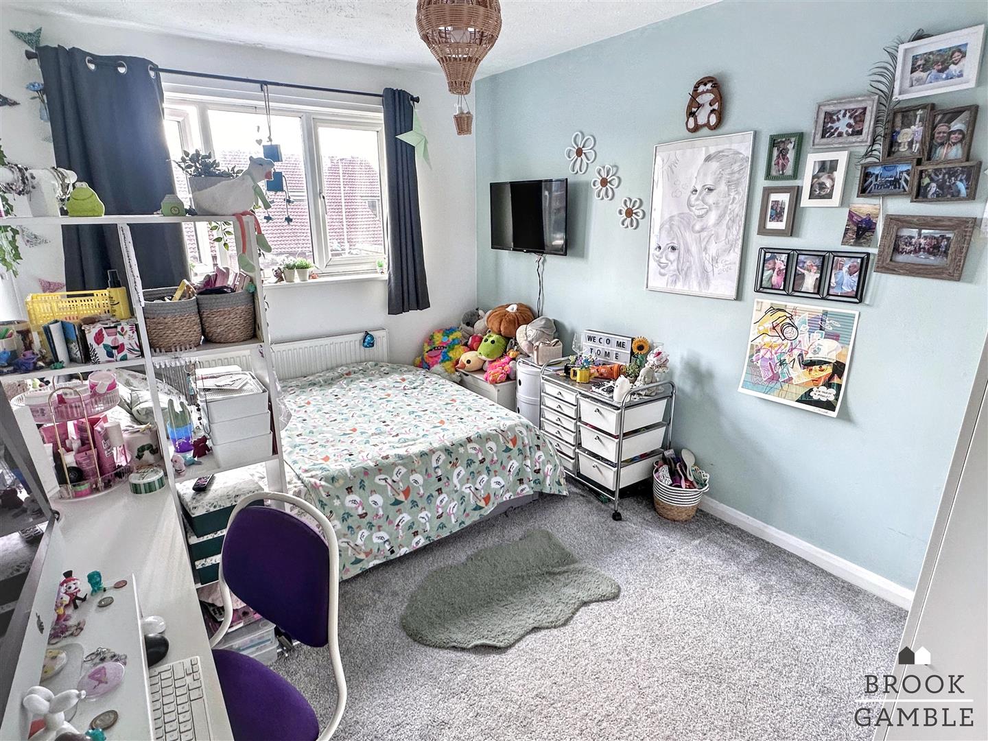 4 Bedroom House - Semi-Detached. Westminster Close in Eastbourne, East Sussex 12